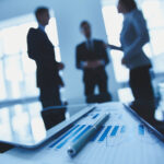 Fundacja czy firma? Porównanie możliwości